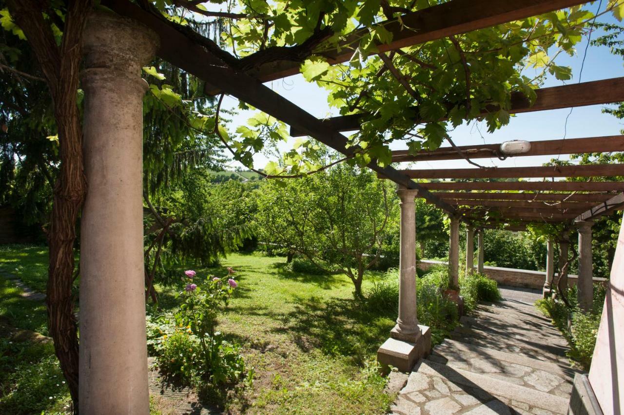 Hazelnut Valley Guarene Exterior photo