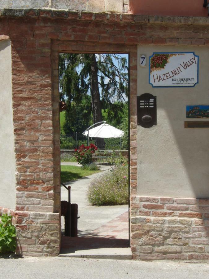 Hazelnut Valley Guarene Exterior photo